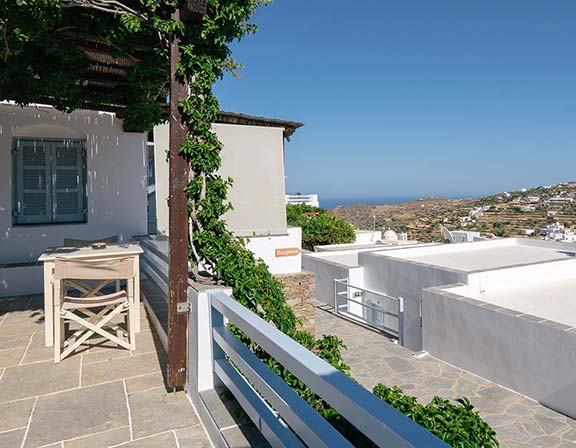 Grande terrasse avec vue sur la mer