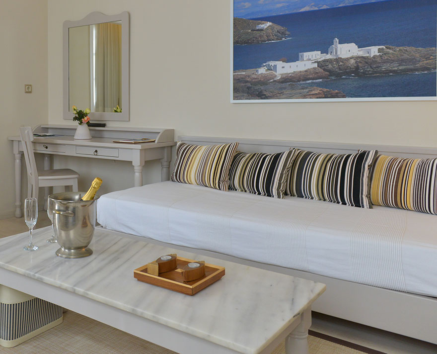 Junior and classic suites of Sifnos Hotel Petali